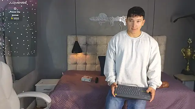 Snapshot of Horny_nick18 chatting on October 29, 10:14 am Horny nick18 online show from October 29, 10:14 am