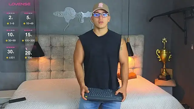 Horny nick18 online show from December 23, 9:19 am