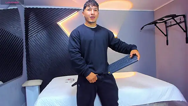 Horny nick18 online show from March 29, 11:23 am