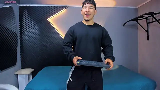 Horny nick18 online show from April 15, 12:10 pm