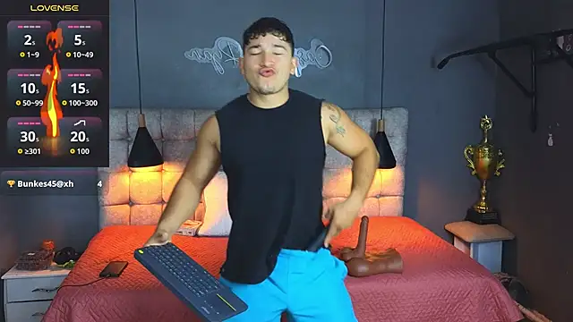 Snapshot of Horny_nick18 chatting on October 22, 9:20 am Horny nick18 online show from October 22, 9:20 am