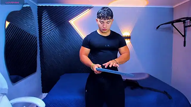 Horny nick18 online show from March 11, 11:04 am