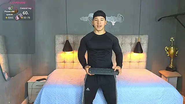 Snapshot of Horny_nick18 chatting on September 12, 1:22 pm Horny nick18 online show from September 12, 1:22 pm