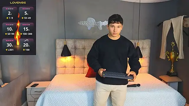 Snapshot of Horny_nick18 chatting on October 6, 1:12 pm Horny nick18 online show from October 6, 1:12 pm