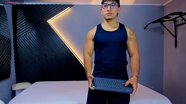 Horny nick18 online show from May 4, 1:58 pm