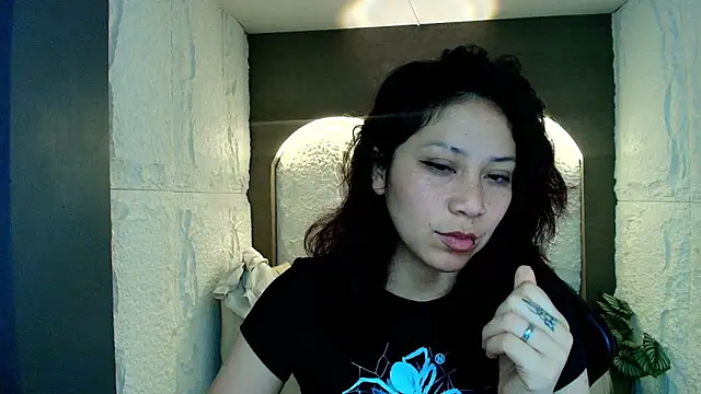 valentina r  online show from April 2, 3:13 am