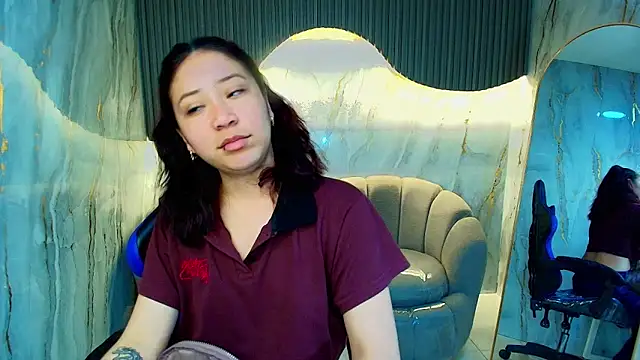 valentina r  online show from December 18, 3:11 am