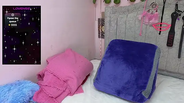 Snapshot of katalinathxandbritney1 chatting on September 19, 9:19 pm katalinathxandbritney1 online show from September 19, 9:19 pm