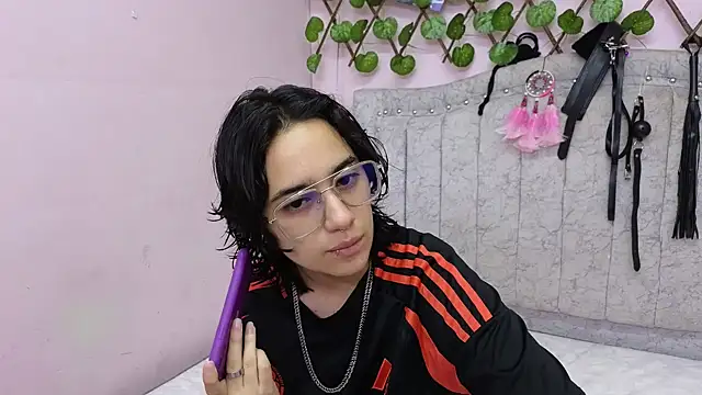 Snapshot of katalinathxandbritney1 chatting on September 30, 9:54 pm katalinathxandbritney1 online show from September 30, 9:54 pm