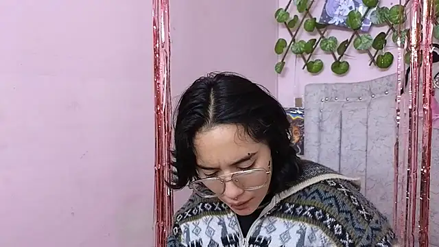 Snapshot of katalinathxandbritney1 chatting on October 6, 11:16 pm katalinathxandbritney1 online show from October 6, 11:16 pm