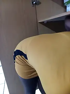 SweetHoney21  online show from February 12, 1:44 pm