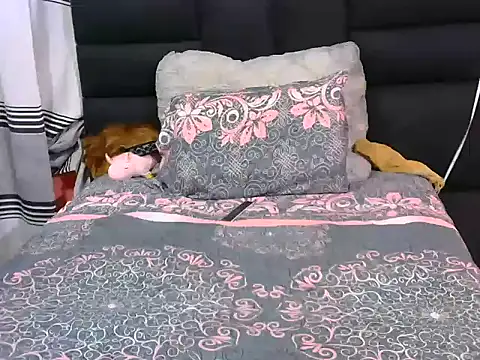 SweetHoney21  online show from February 9, 11:25 pm