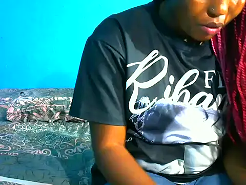 SweetHoney21  online show from December 20, 7:50 pm