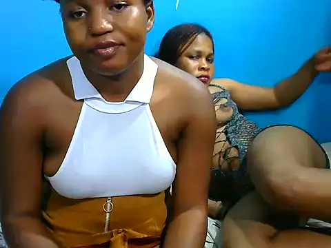 SweetHoney21  online show from October 7, 12:33 am