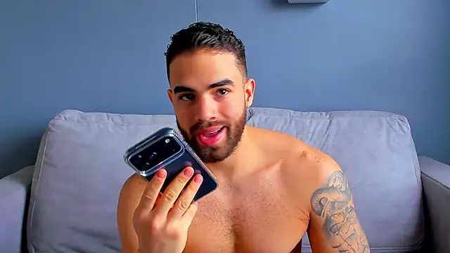 Snapshot of Paul_Phoenix chatting on October 15, 7:11 pm Paul Phoenix online show from October 15, 7:11 pm