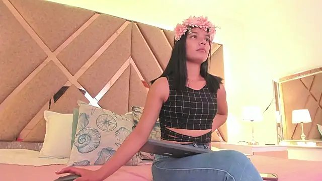 BelhaLawuo online show from March 11, 8:03 pm