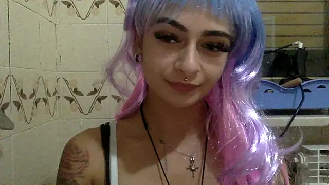 Snapshot of piccolaflo chatting on June 13, 8:18 pm piccolaflo online show from June 13, 8:18 pm