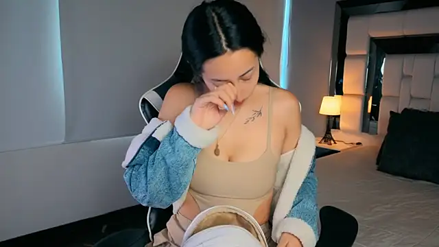 Adhara7 online show from April 4, 7:31 pm