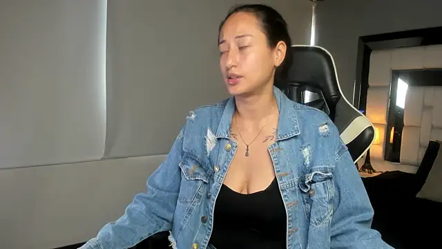 Adhara7 online show from December 3, 7:24 pm