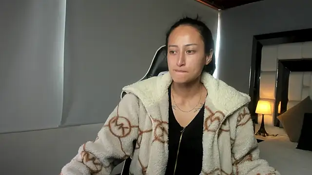 Adhara7 online show from December 5, 7:55 pm