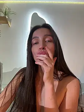 Snapshot of karinasantos_ chatting on July 15, 2:40 am karinasantos online show from July 15, 2:40 am