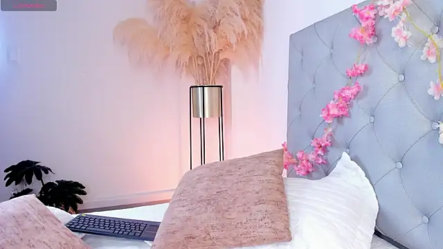 MartinnaGreco online show from April 15, 8:20 pm