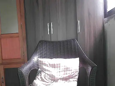 Snapshot of mimi15 chatting on December 1, 12:44 am mimi15 online show from December 1, 12:44 am