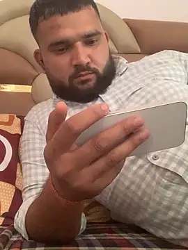 Snapshot of amitsharma7868 chatting on May 1, 8:19 am amitsharma7868 online show from May 1, 8:19 am