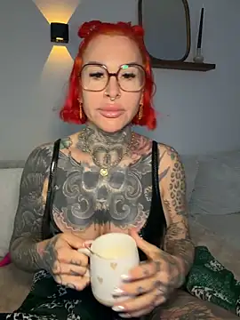 CatCoxx online show from April 24, 5:09 am
