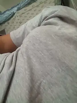 babyjunee12 online show from April 12, 5:05 pm