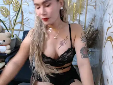 Snapshot of tshot_izzy_88 chatting on December 14, 10:10 am tshot izzy 88 online show from December 14, 10:10 am