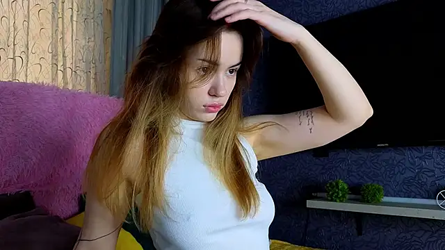 telari0l0ve online show from February 8, 9:18 am