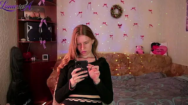 Snapshot of Luntryy chatting on May 19, 6:31 am Luntryy online show from May 19, 6:31 am