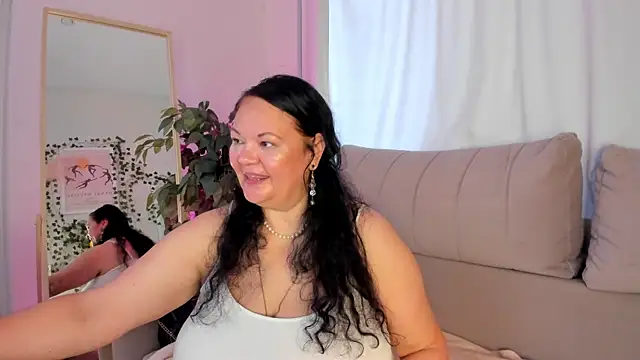Snapshot of sandra_jackson chatting on July 6, 2:40 am sandra jackson online show from July 6, 2:40 am