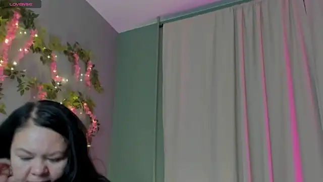 Snapshot of sandra_jackson chatting on November 6, 2:37 am sandra jackson online show from November 6, 2:37 am