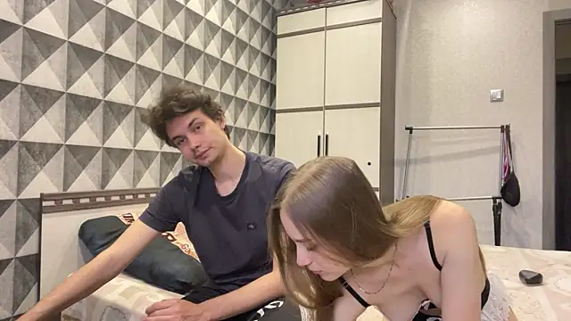 Snapshot of merycouple chatting on February 8, 12:30 am merycouple online show from February 8, 12:30 am