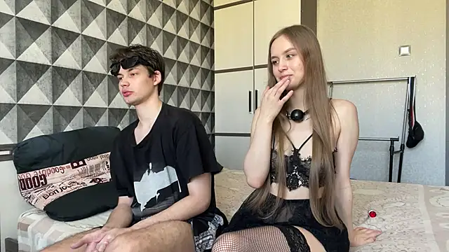 Snapshot of merycouple chatting on January 12, 5:03 am merycouple online show from January 12, 5:03 am