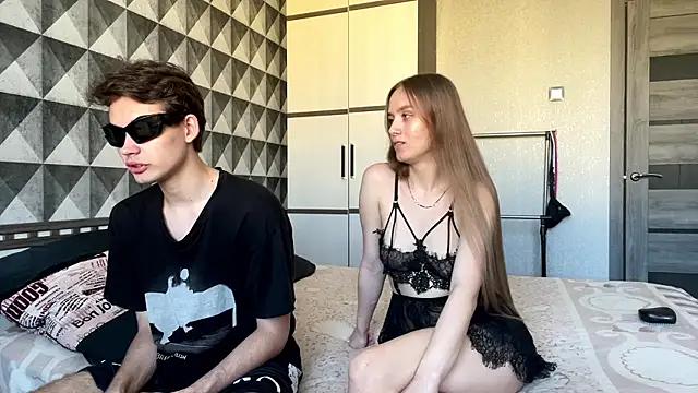 Snapshot of merycouple chatting on January 8, 2:50 am merycouple online show from January 8, 2:50 am