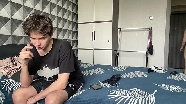 Snapshot of merycouple chatting on February 15, 8:13 am merycouple online show from February 15, 8:13 am