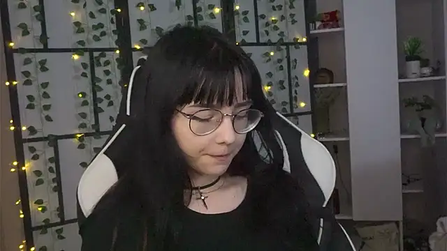 Snapshot of BereniceBattersby chatting on September 20, 8:36 pm BereniceBattersby online show from September 20, 8:36 pm