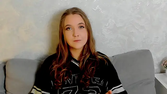 Snapshot of EiraWise chatting on December 3, 9:47 pm EiraWise online show from December 3, 9:47 pm