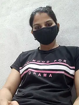 Snapshot of poojam93 chatting on May 31, 3:01 am poojam93 online show from May 31, 3:01 am