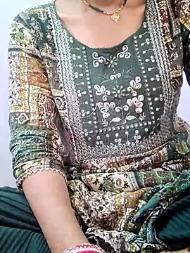 poojam93 online show from October 16, 1:47 am