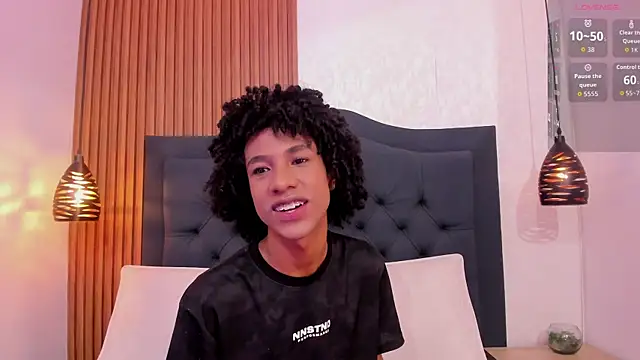 Snapshot of Johan_gz_ chatting on June 14, 1:12 pm Johan gz online show from June 14, 1:12 pm