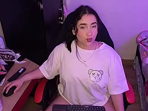 Snapshot of ChloeSnoww chatting on September 27, 3:23 am ChloeSnoww online show from September 27, 3:23 am