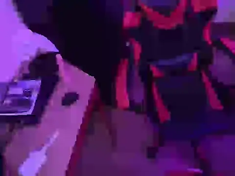 Snapshot of ChloeSnoww chatting on September 30, 3:23 am ChloeSnoww online show from September 30, 3:23 am