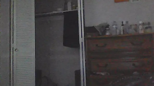 sarahkat86 online show from April 16, 9:37 pm