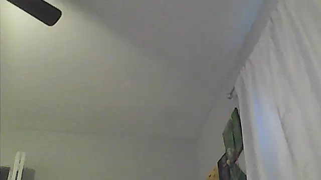 sarahkat86 online show from May 24, 11:59 pm