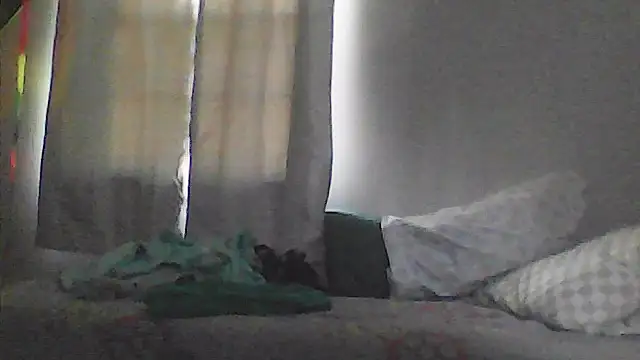 sarahkat86 online show from April 3, 10:05 pm