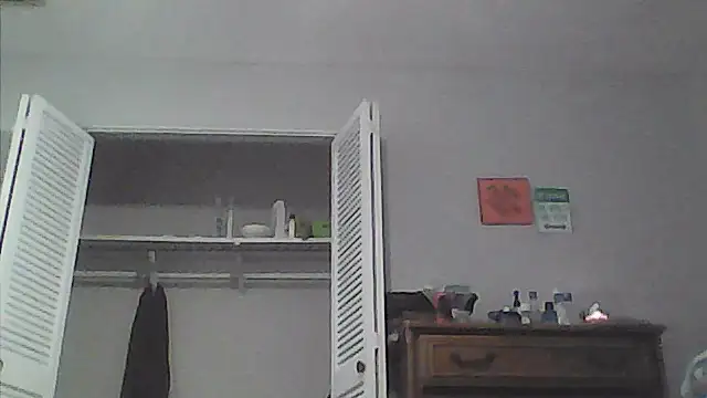 sarahkat86 online show from May 3, 11:19 pm